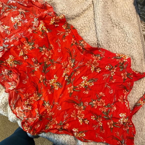 AE 2 Piece Crop Top and Skort Set, Red Floral, Size M - Picture 3 of 6